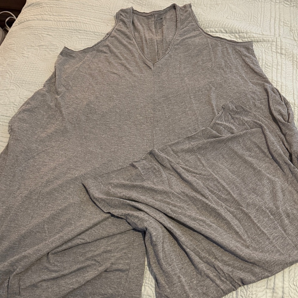 Natural Life One Size fits all jumper with pockets and extra wide legs.